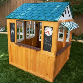 Cabane pour enfants d'extérieur vue sur jardin